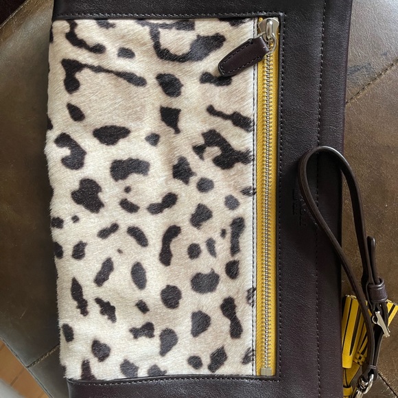 Coach Clutch - Picture 1 of 3